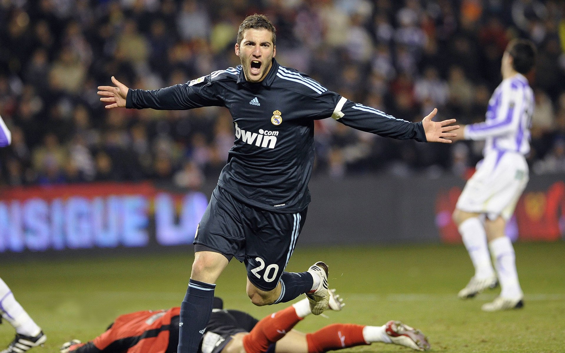 【“悬空球”开启新战术】规则创新带来的比赛新看点，悬空术揭秘视频